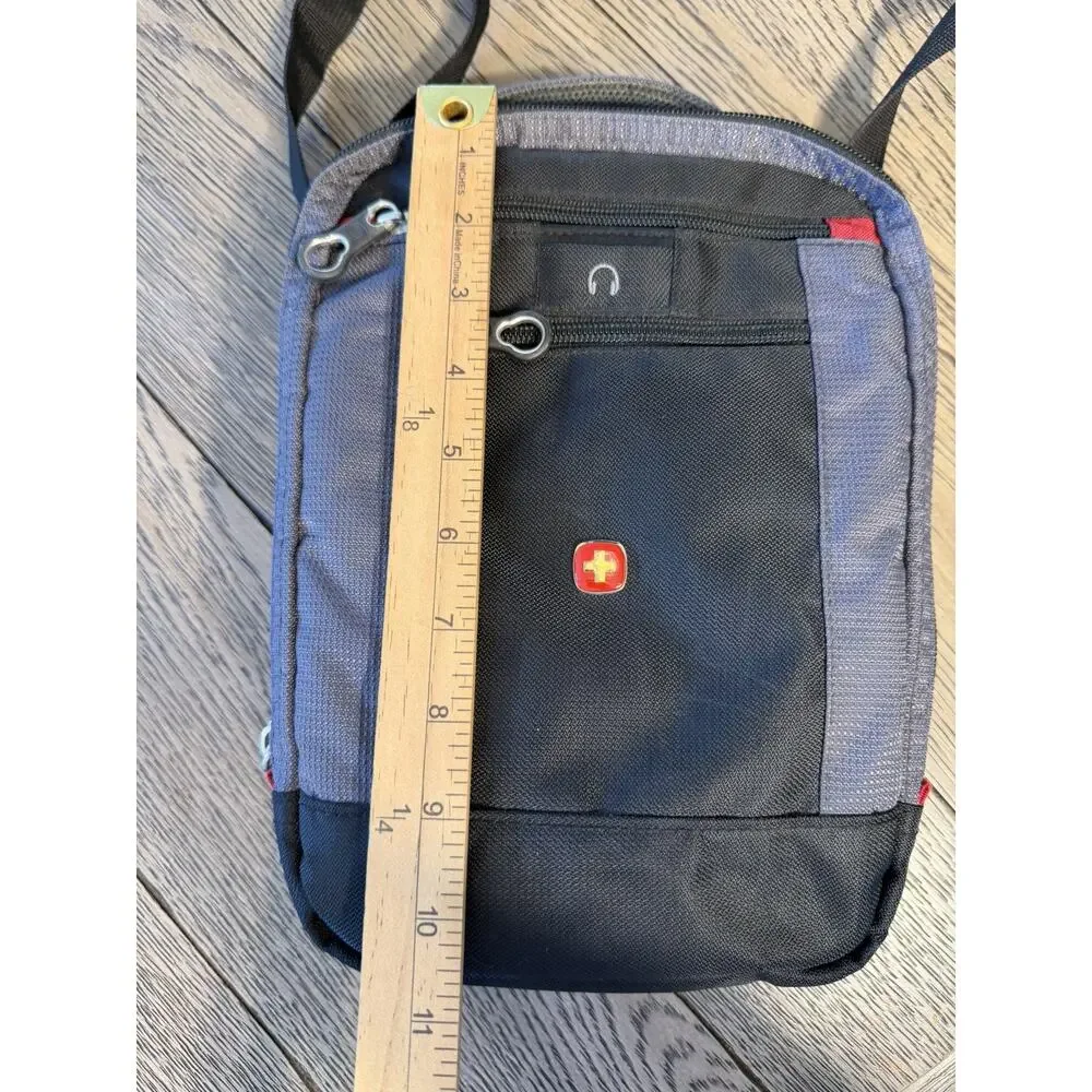 SWISSGEAR SA1092 VERTICAL BOARDING BAG ADJUSTABLE STRAP BLACK/GRAY Travel